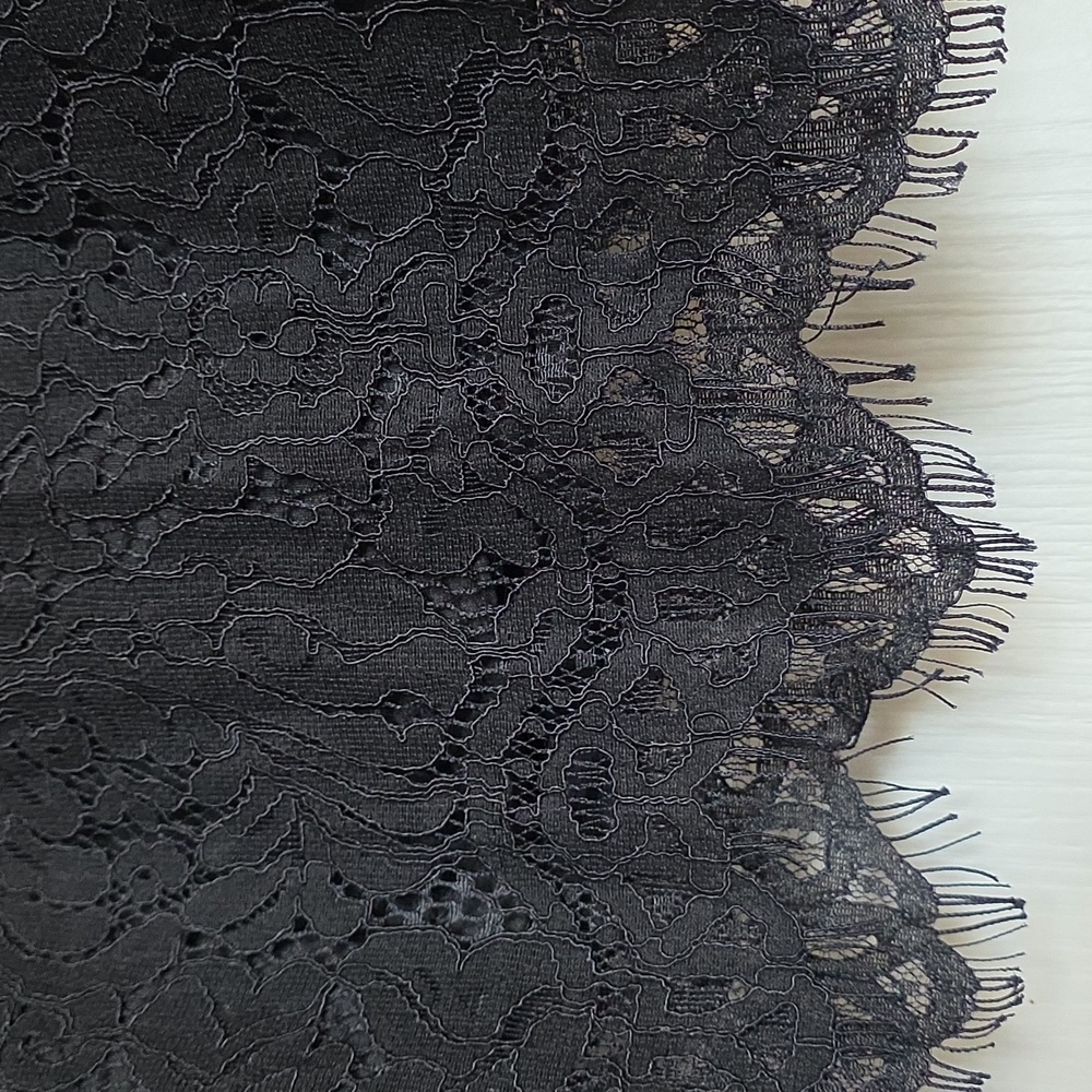 🔥Isaac Mizrahi Black Lace Pencil Skirt - Picture 3 of 7